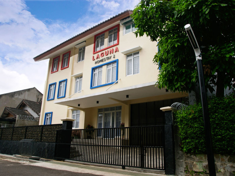Facade & Entrance
