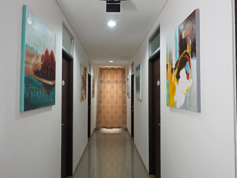 Hallway & Lobby